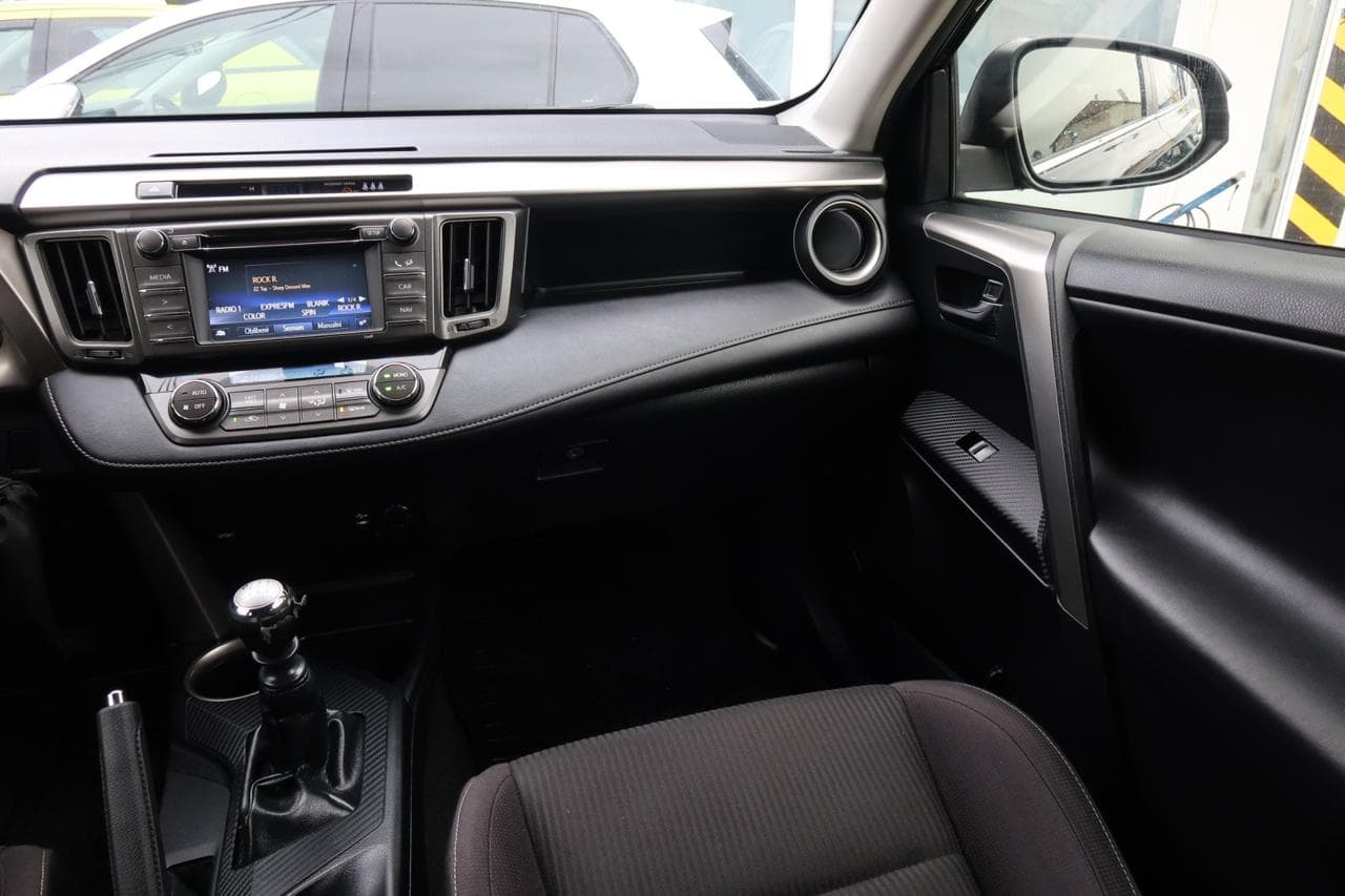 2015 Toyota RAV4 - 11