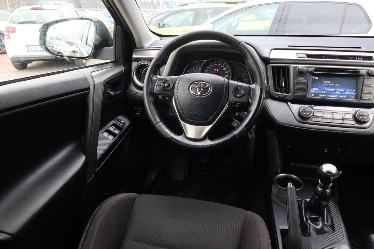 2015 Toyota RAV4 - 9