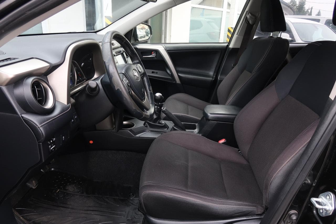 2015 Toyota RAV4 - 16
