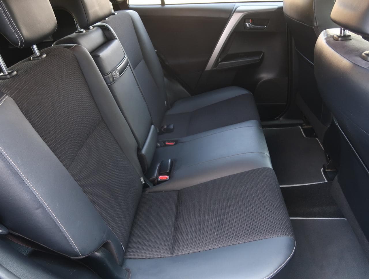 2017 Toyota Rav4 - 25