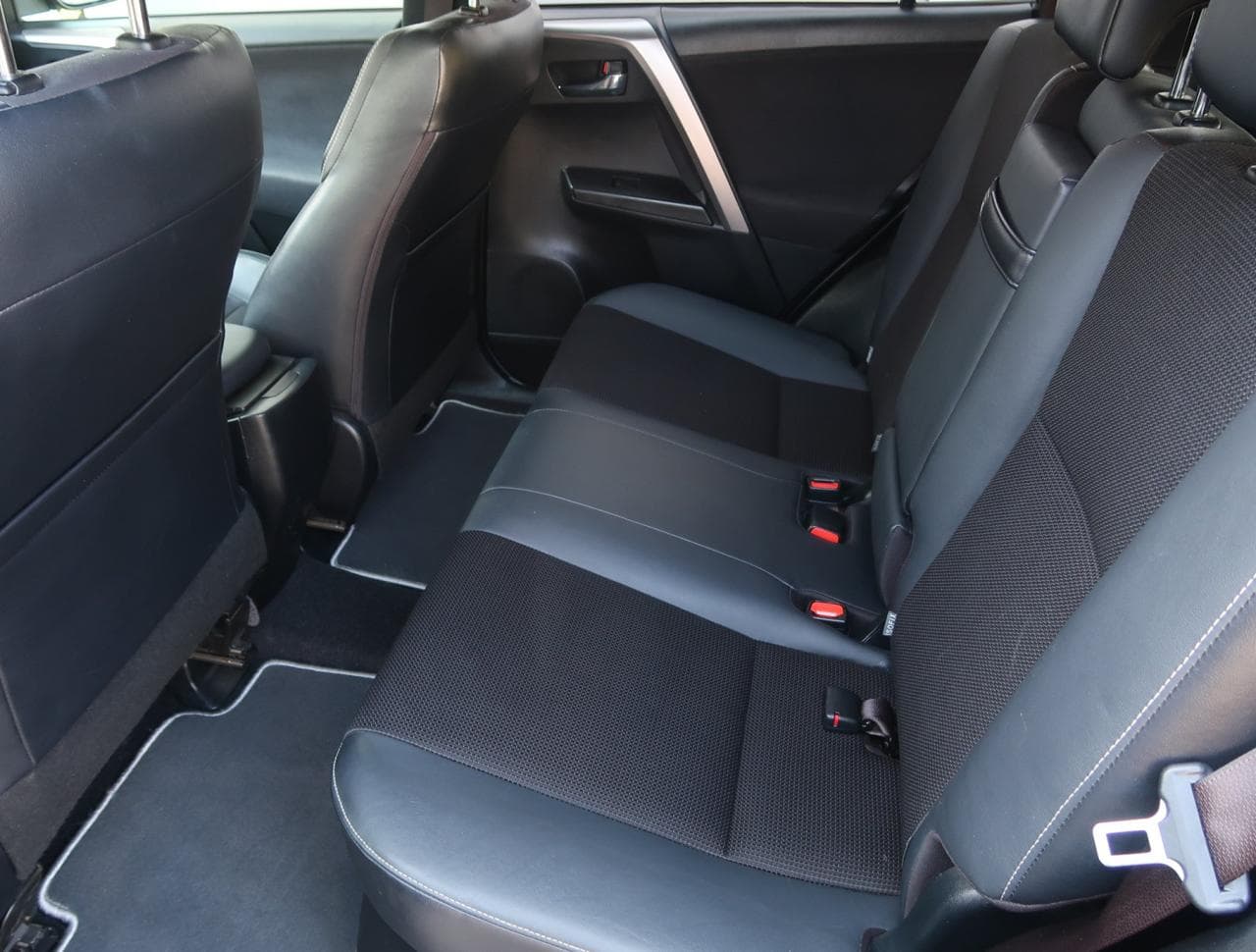 2017 Toyota Rav4 - 29