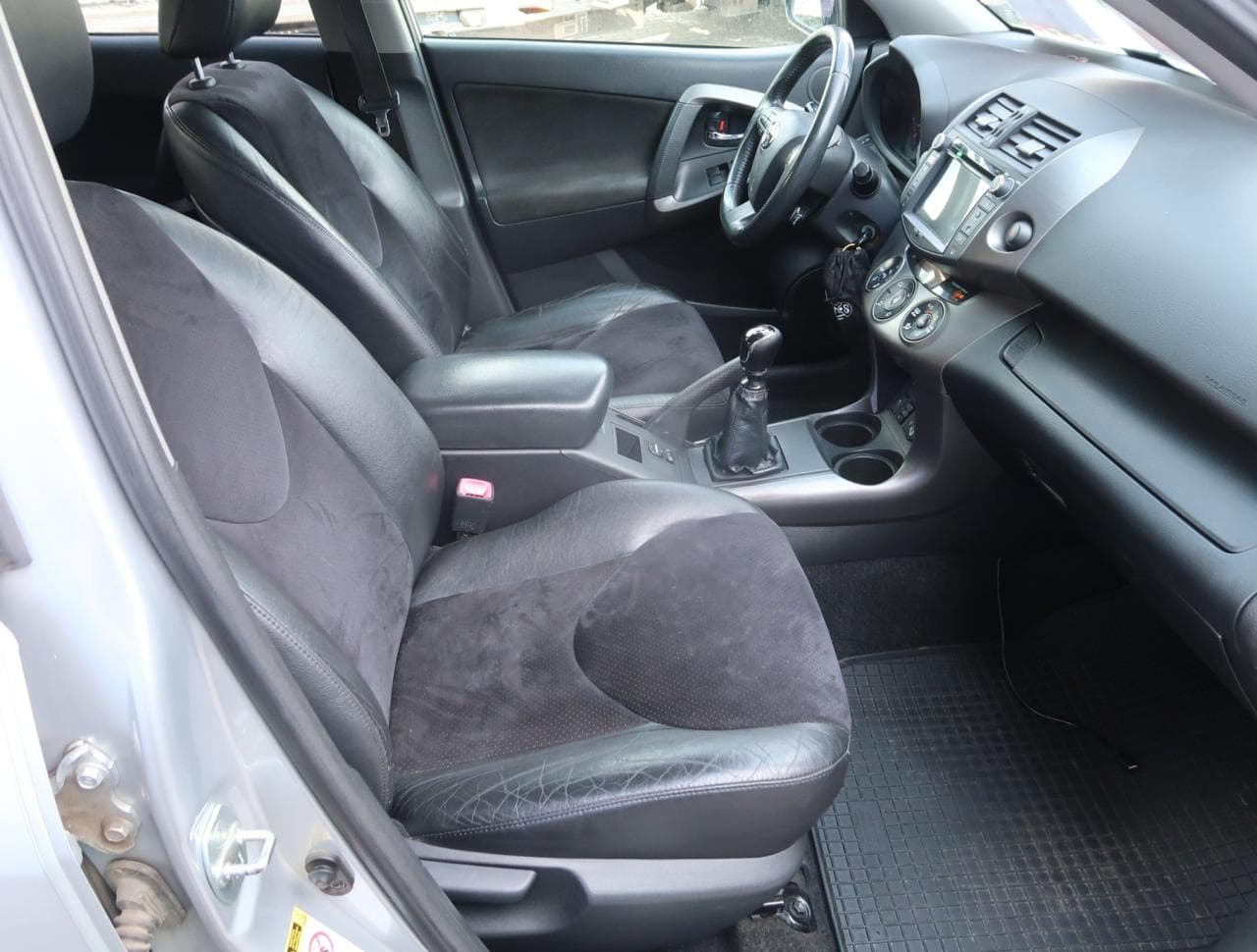 2011 Toyota RAV4 - 12