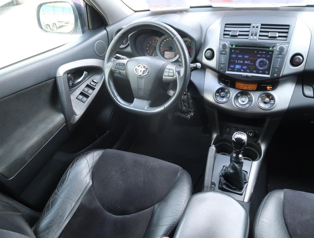 2011 Toyota RAV4 - 9