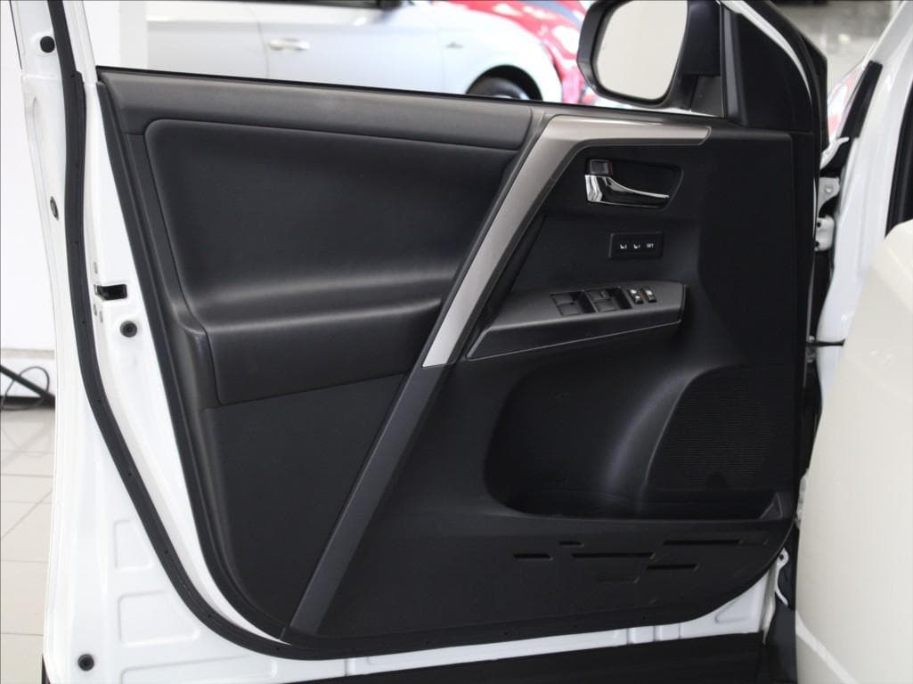 2019 Toyota RAV4 - 19