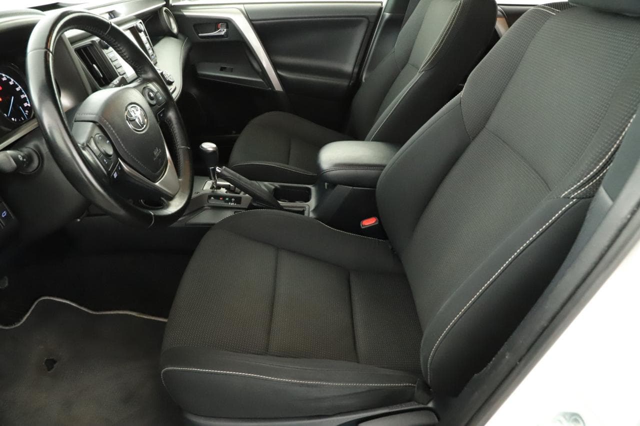 2018 Toyota RAV4 - 13