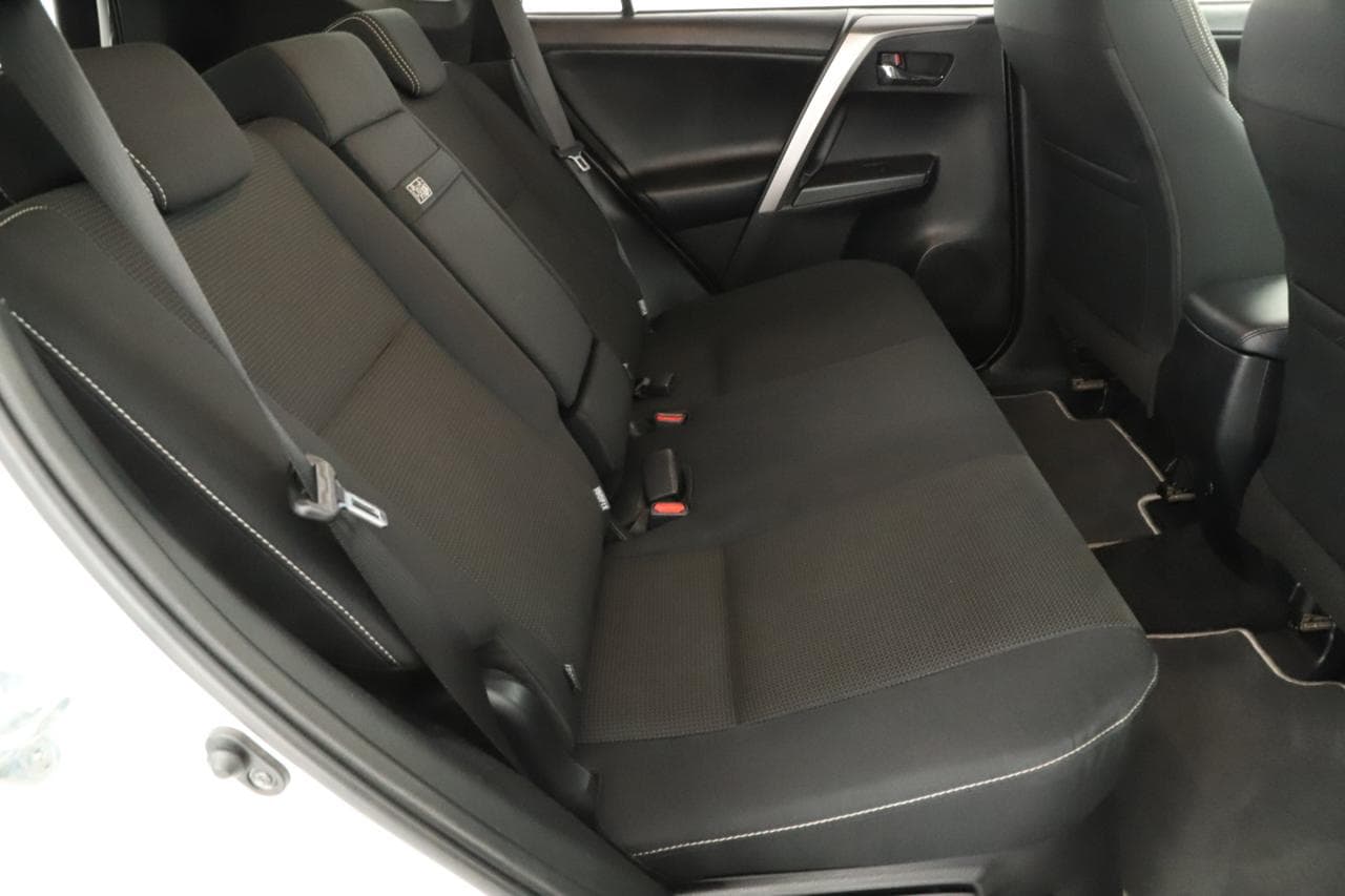 2018 Toyota RAV4 - 11