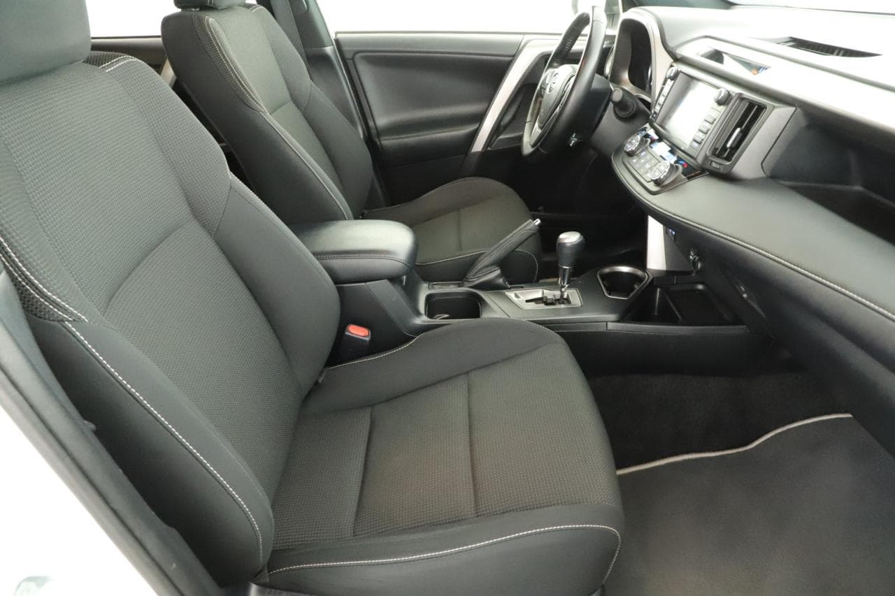 2018 Toyota RAV4 - 10