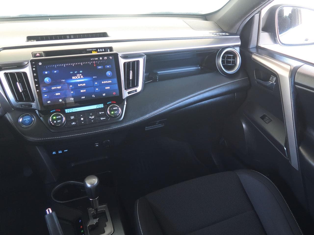 2017 Toyota RAV4 - 11