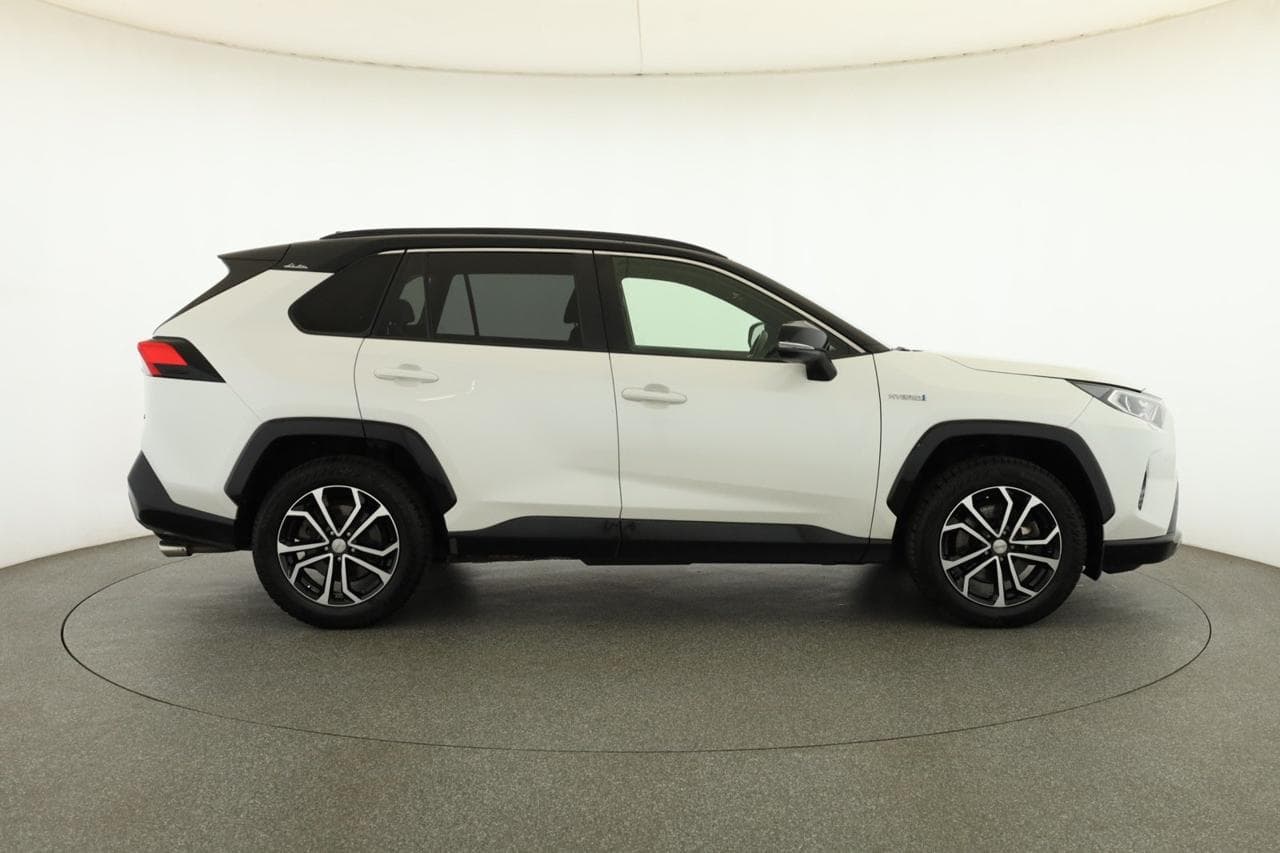2021 Toyota RAV4 - 11