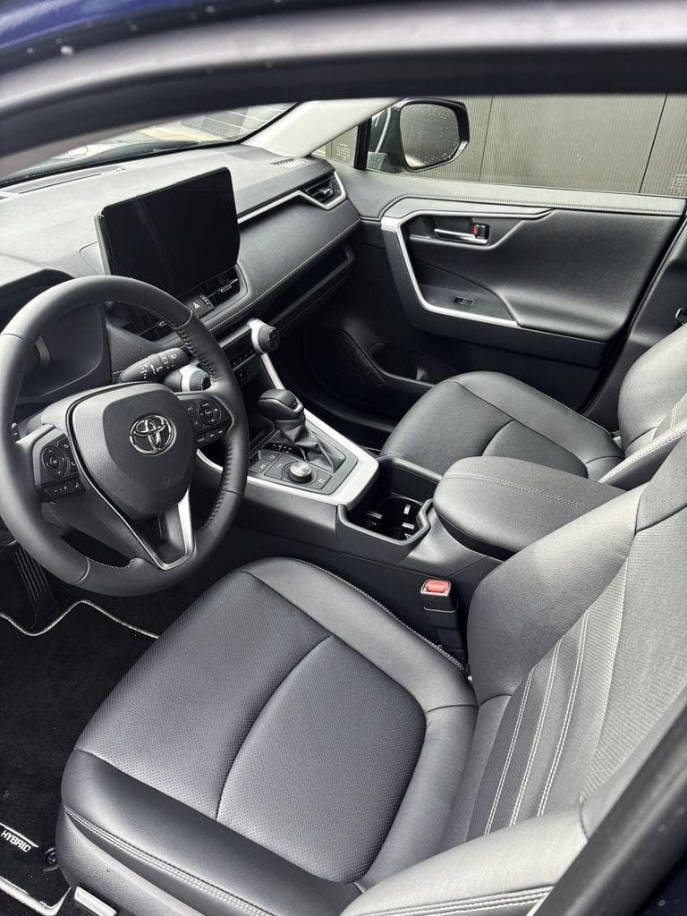 2025 Toyota RAV4 - 12
