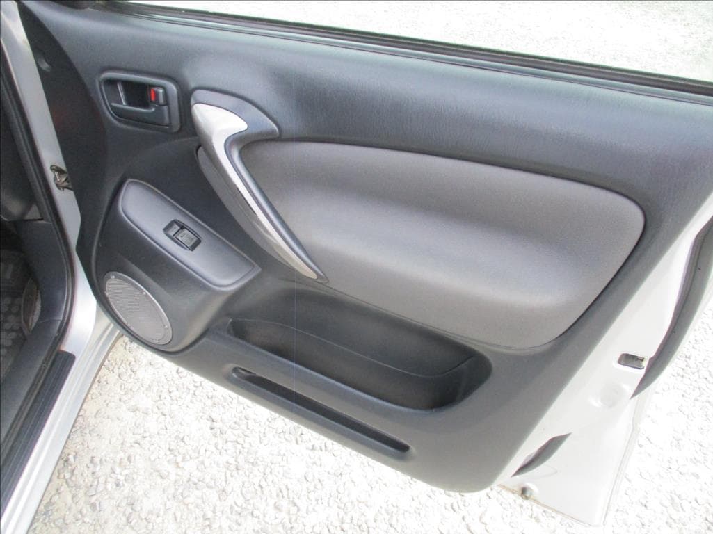 2004 Toyota RAV4 - 10