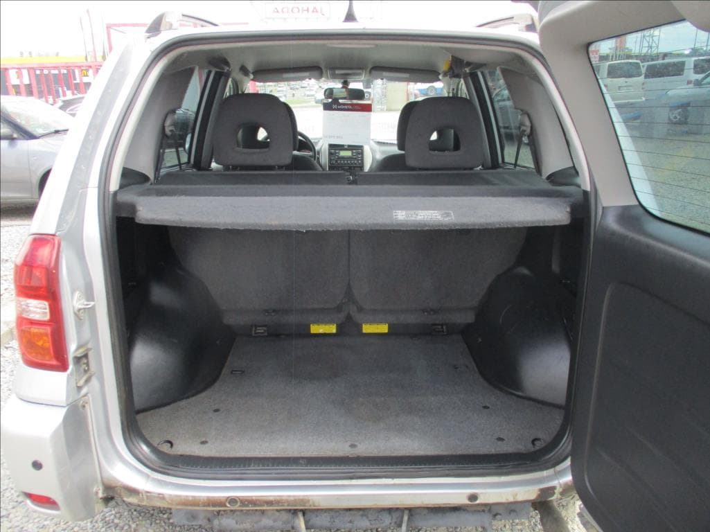 2004 Toyota RAV4 - 13