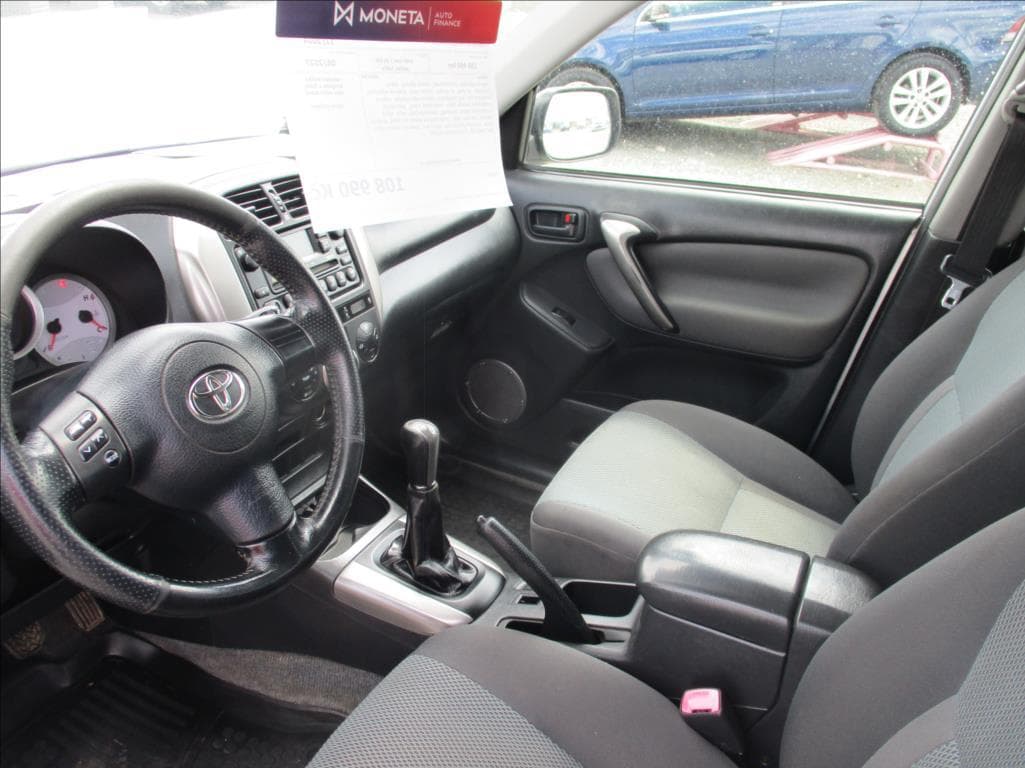 2004 Toyota RAV4 - 19