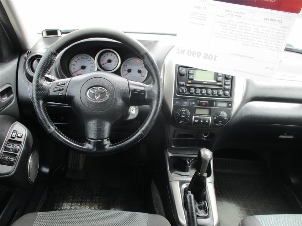 2004 Toyota RAV4 - 17