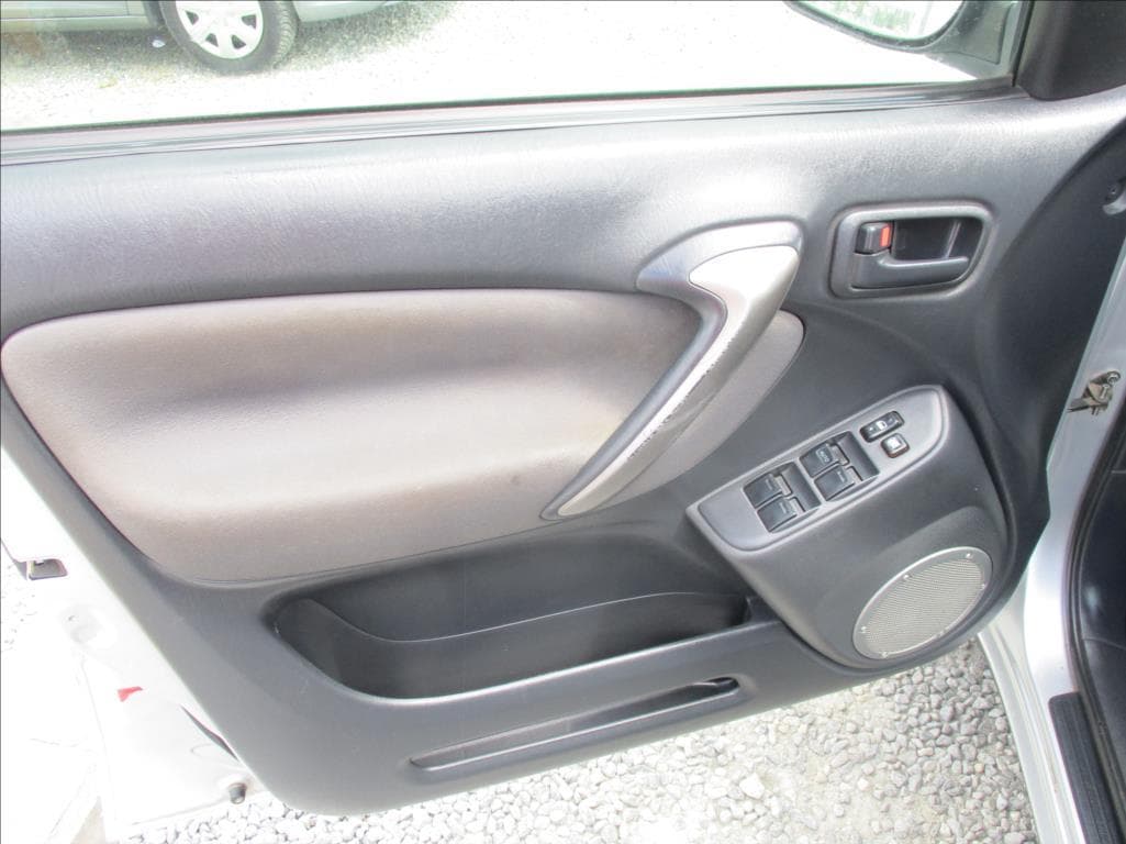 2004 Toyota RAV4 - 20