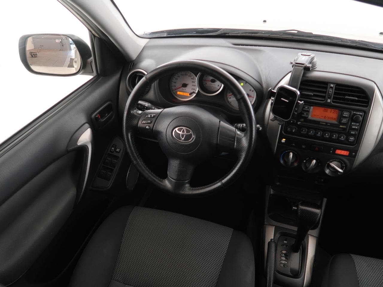 2004 Toyota RAV4 - 9