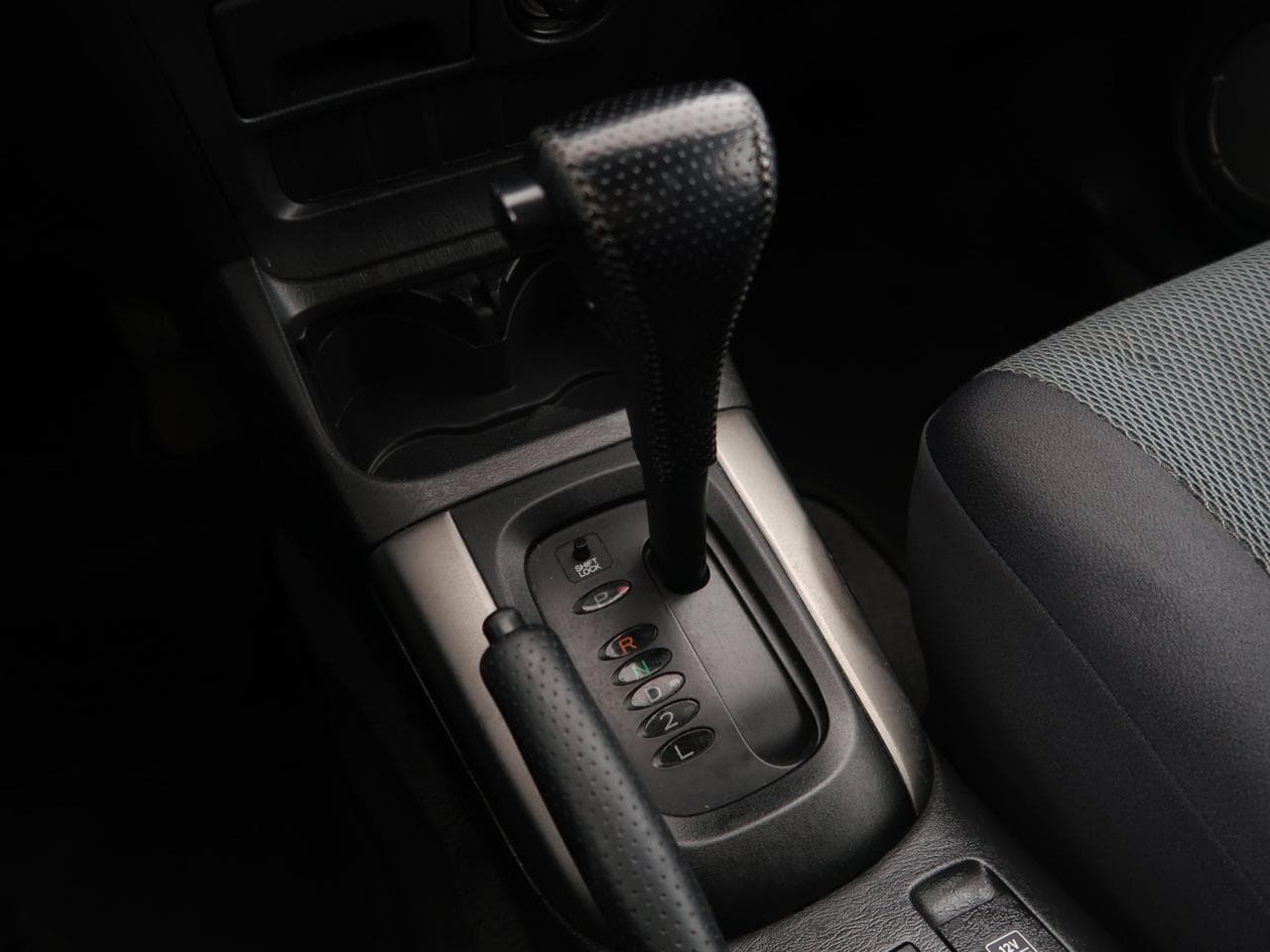 2004 Toyota RAV4 - 19