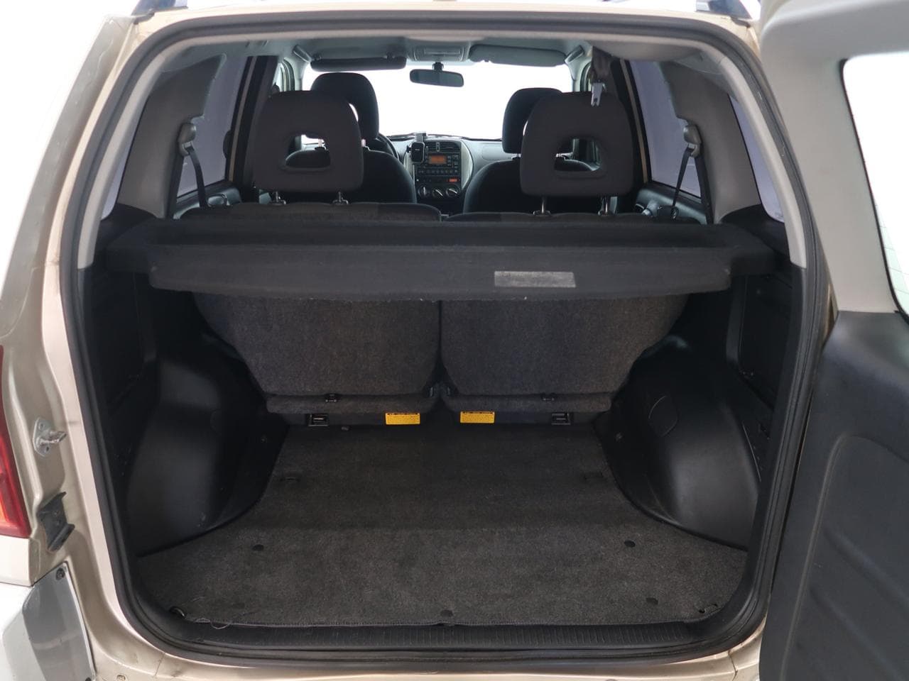 2004 Toyota RAV4 - 20