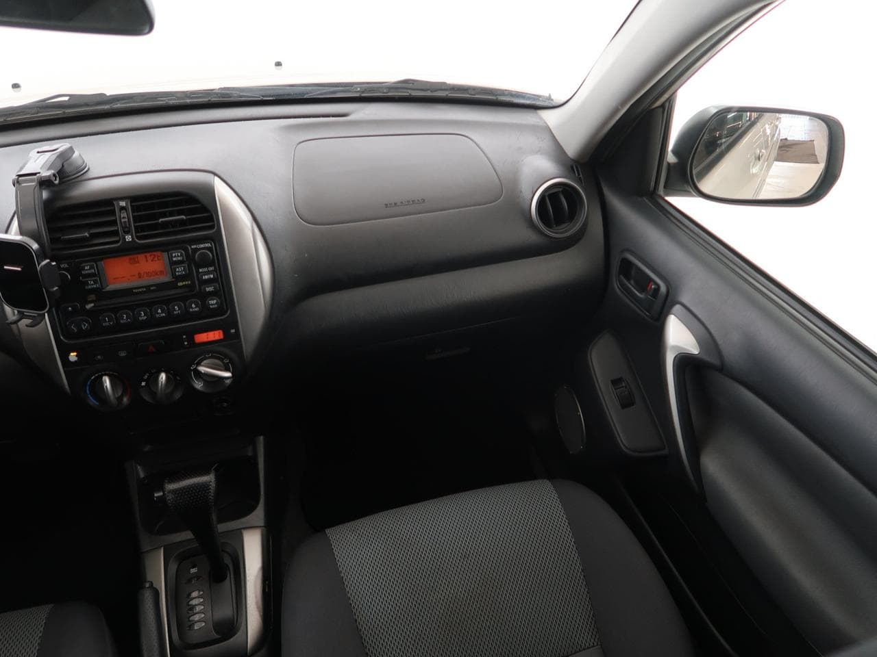 2004 Toyota RAV4 - 11