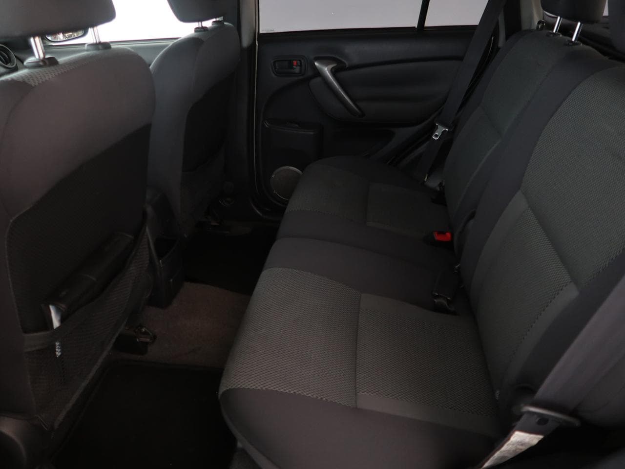 2004 Toyota RAV4 - 15