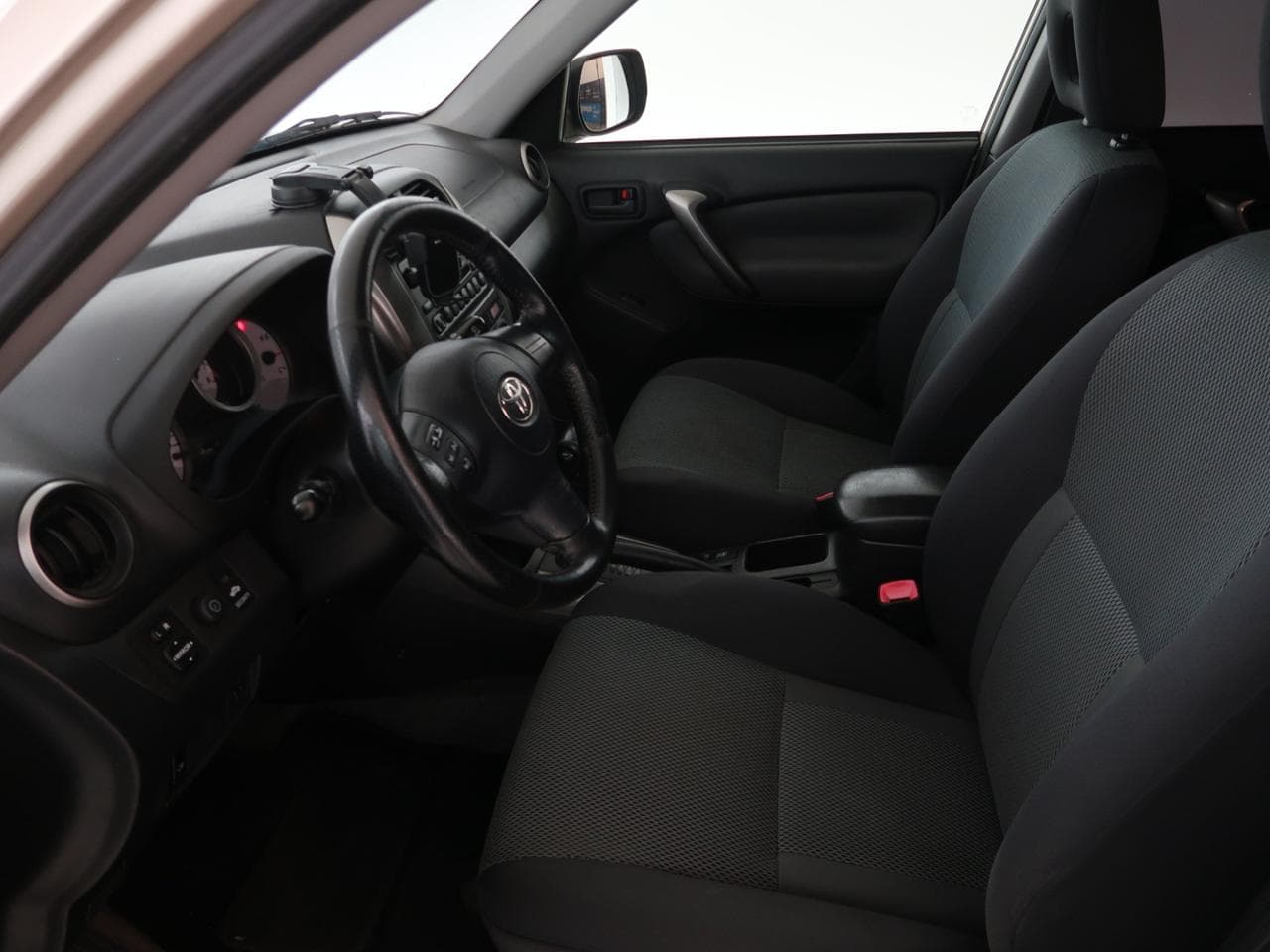 2004 Toyota RAV4 - 16