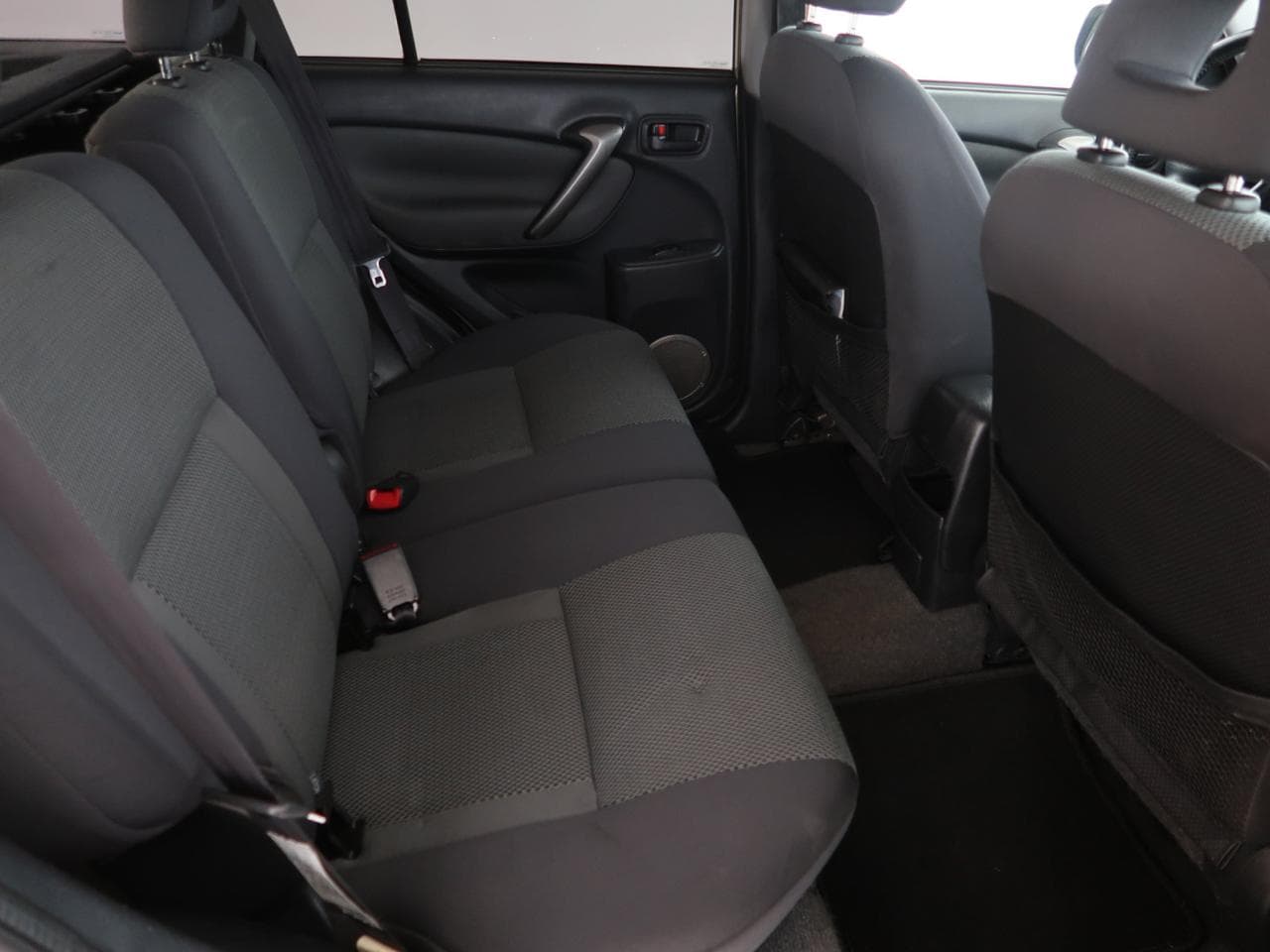 2004 Toyota RAV4 - 13