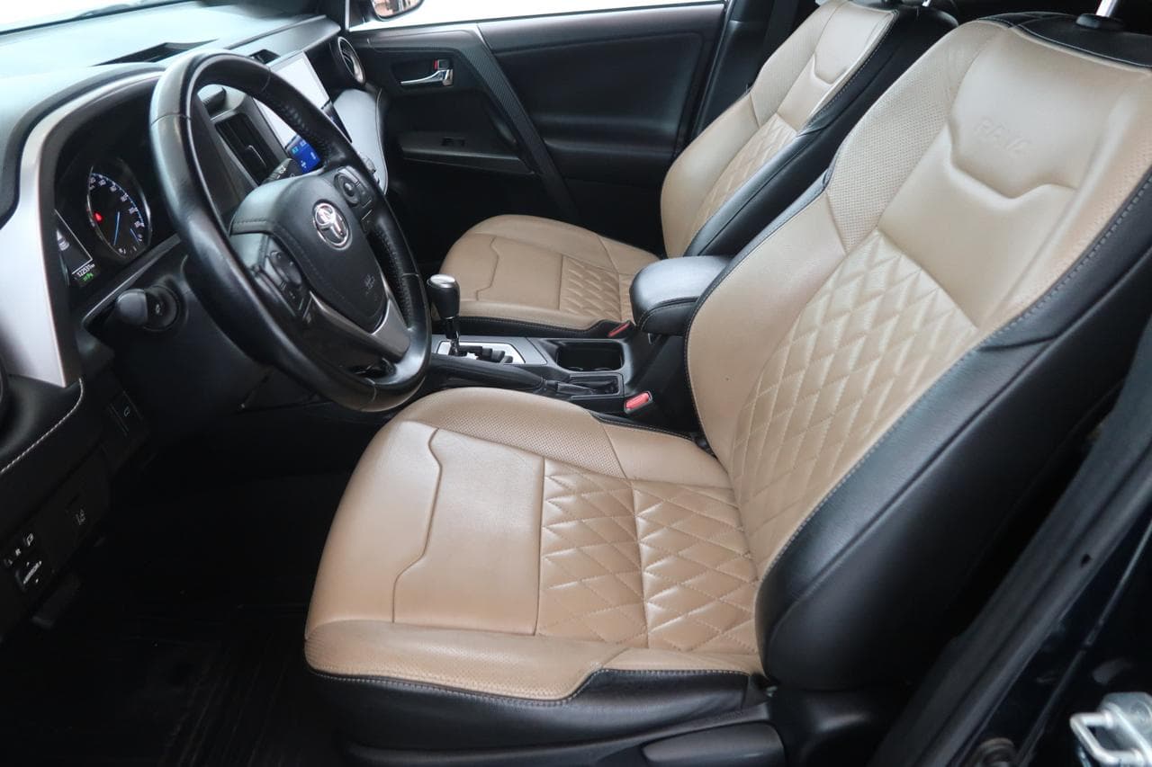 2017 Toyota RAV4 - 16