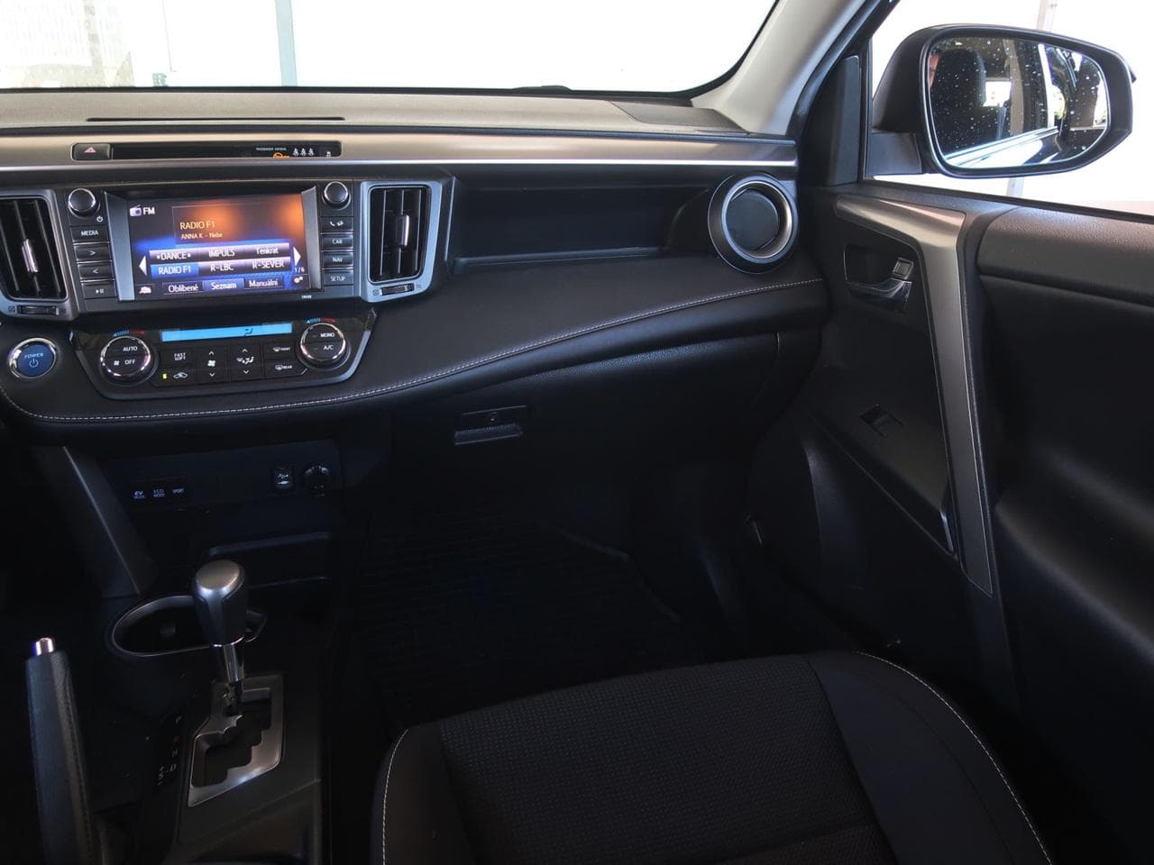 2016 Toyota RAV4 - 11