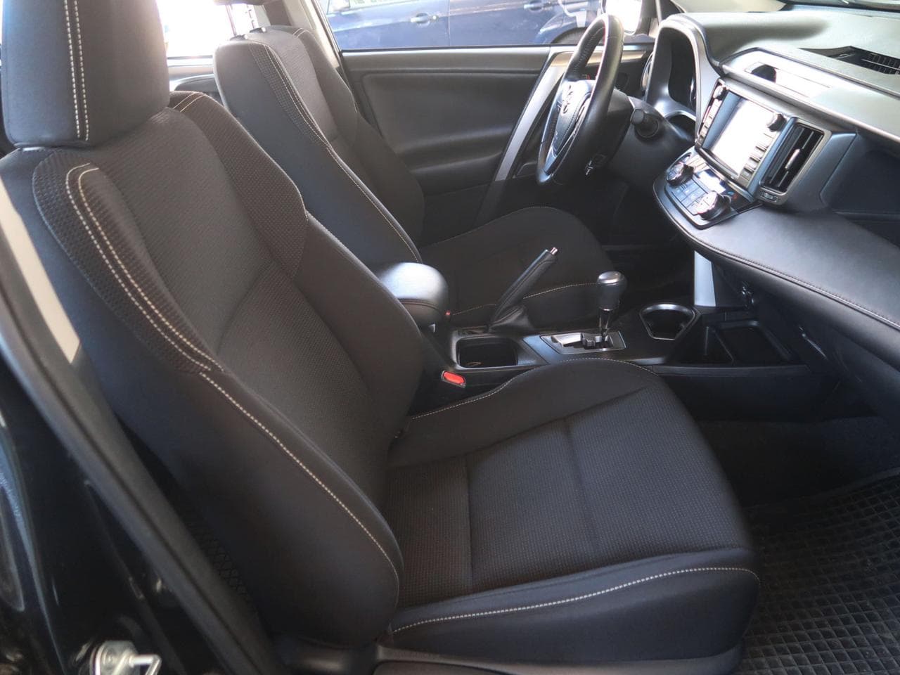 2016 Toyota RAV4 - 12