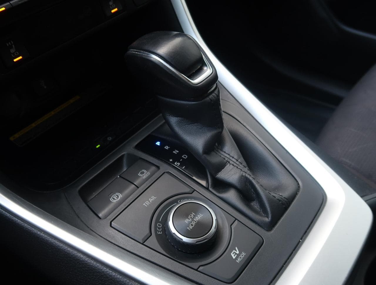 2020 Toyota RAV4 - 37