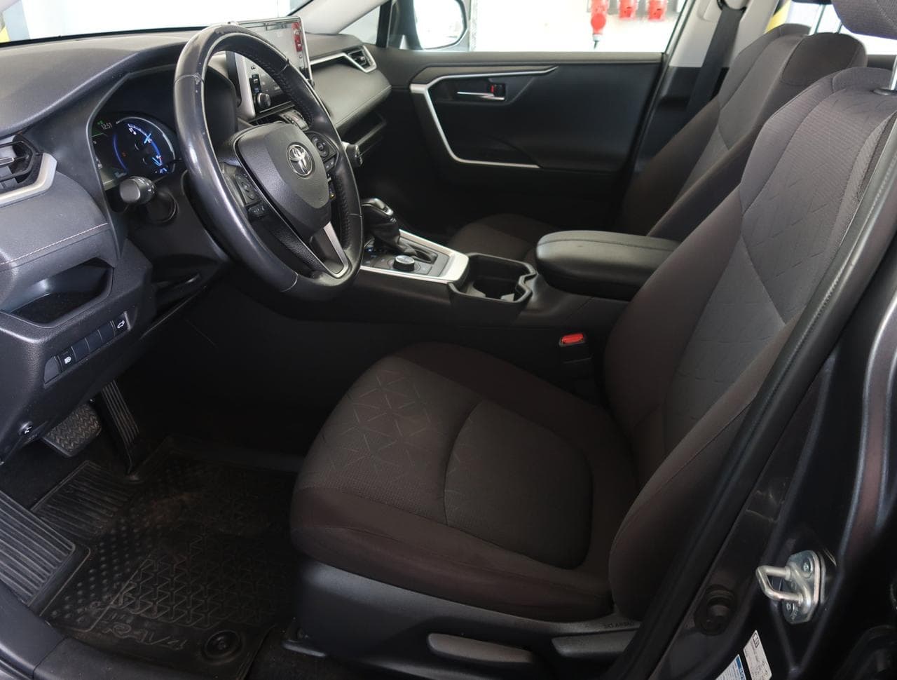 2020 Toyota RAV4 - 31