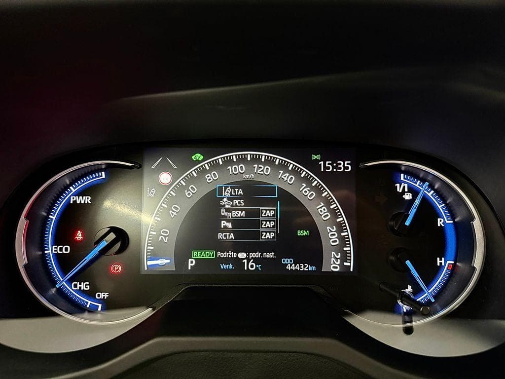 2022 Toyota RAV4 - 31