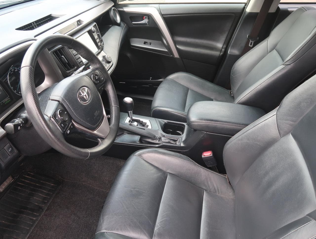 2017 Toyota RAV4 - 16