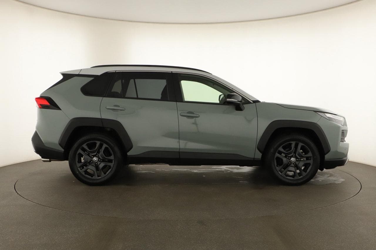 2025 Toyota RAV4 - 8