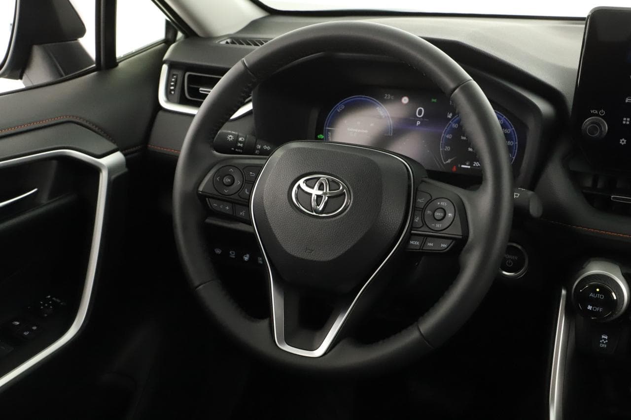 2025 Toyota RAV4 - 14