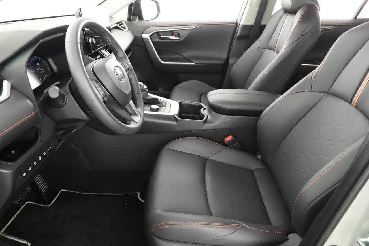 2025 Toyota RAV4 - 13