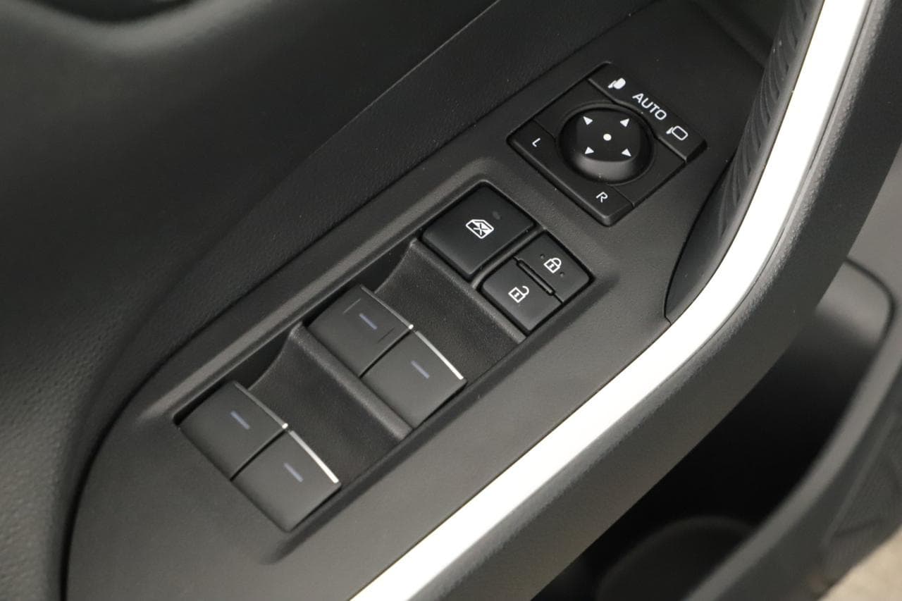 2025 Toyota RAV4 - 16