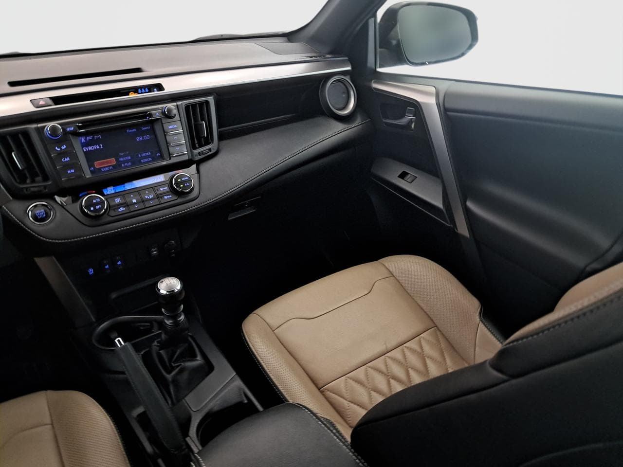 2018 Toyota RAV4 - 11