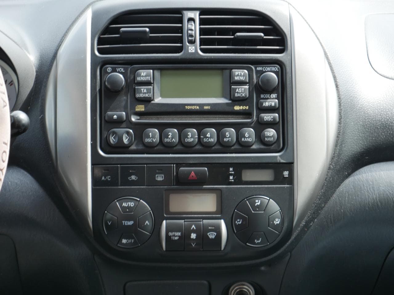 2005 Toyota RAV4 - 11