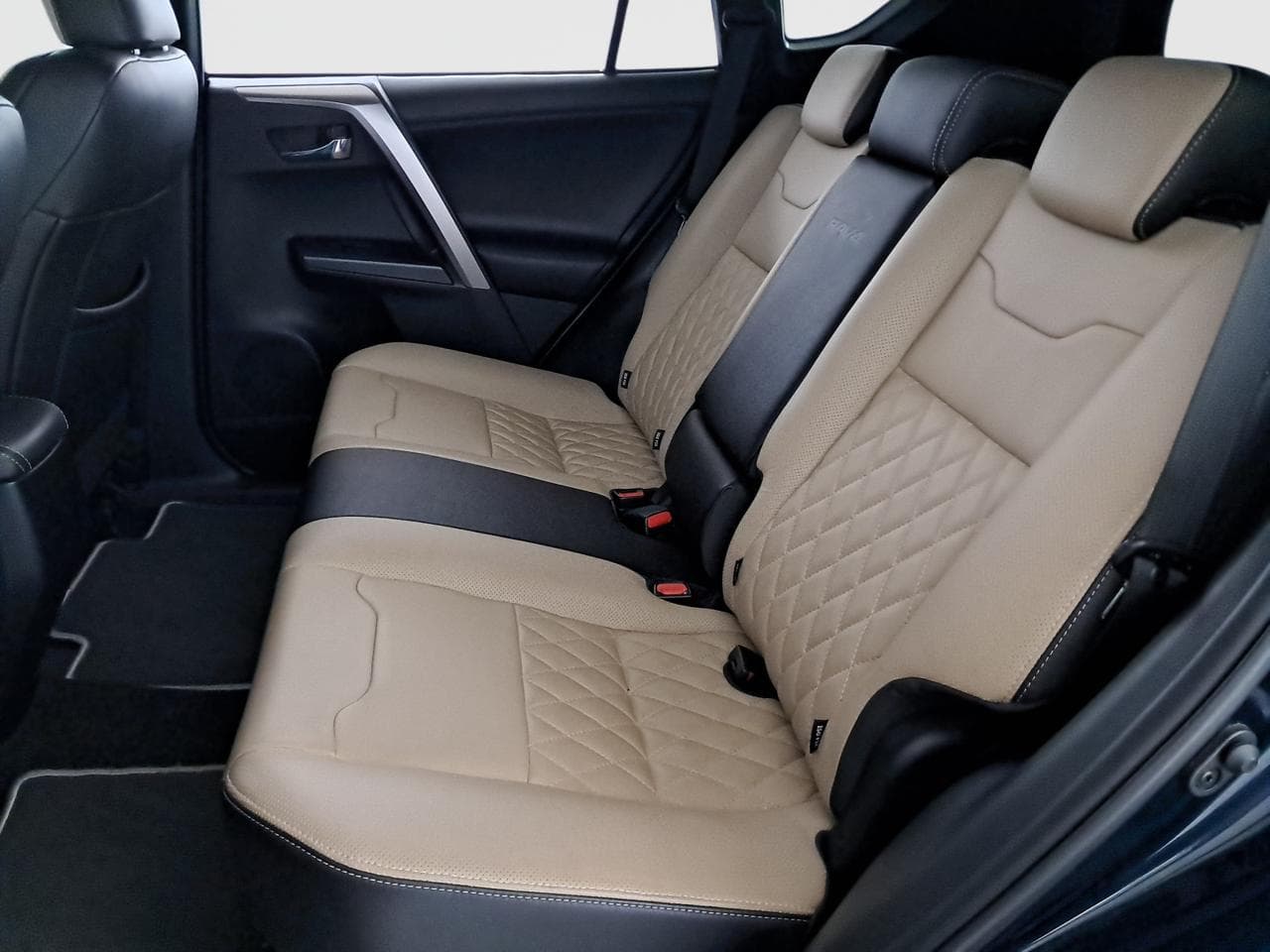 2017 Toyota RAV4 - 15