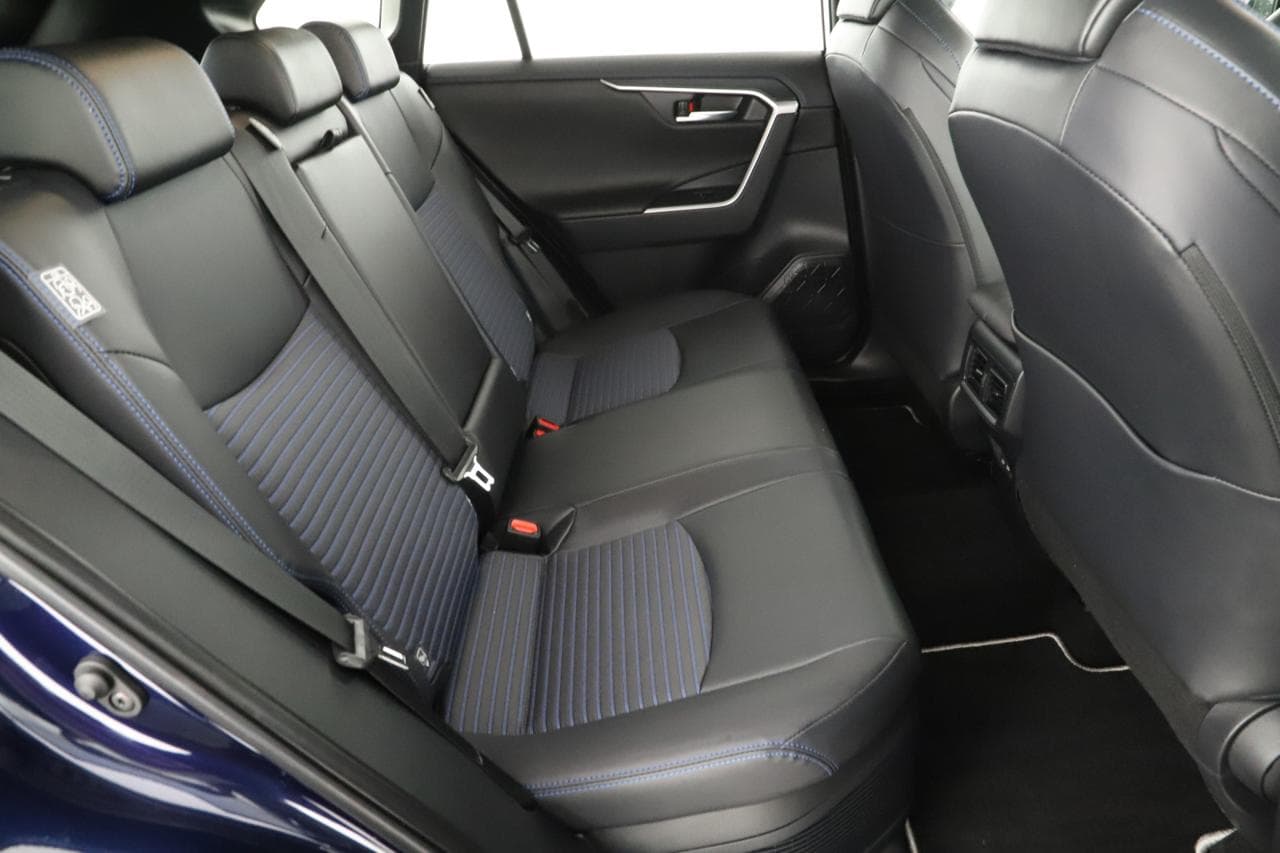 2025 Toyota RAV4 - 11