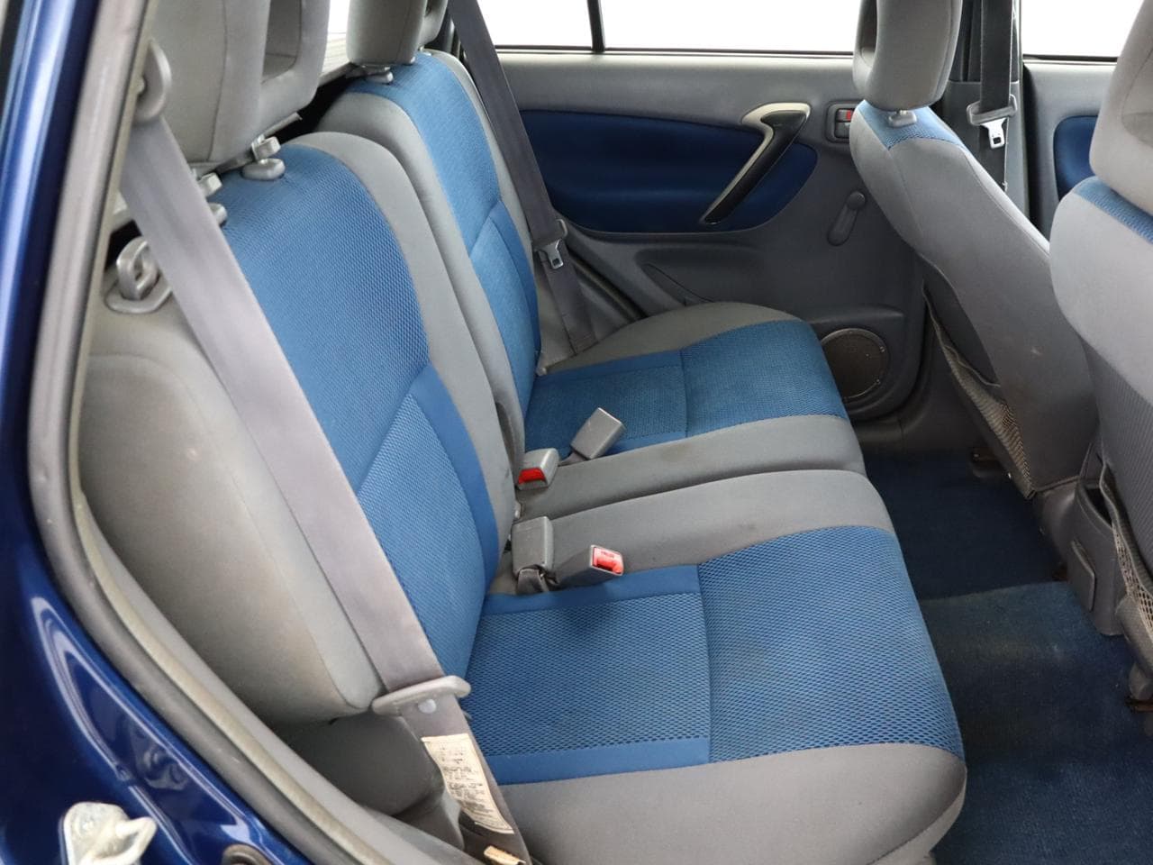 2003 Toyota RAV4 - 11