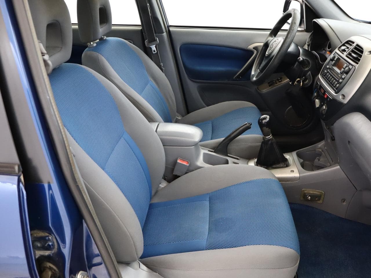 2003 Toyota RAV4 - 10