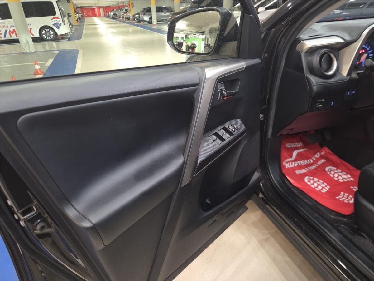 2016 Toyota RAV4 - 13