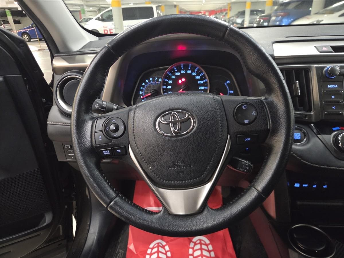 2016 Toyota RAV4 - 11