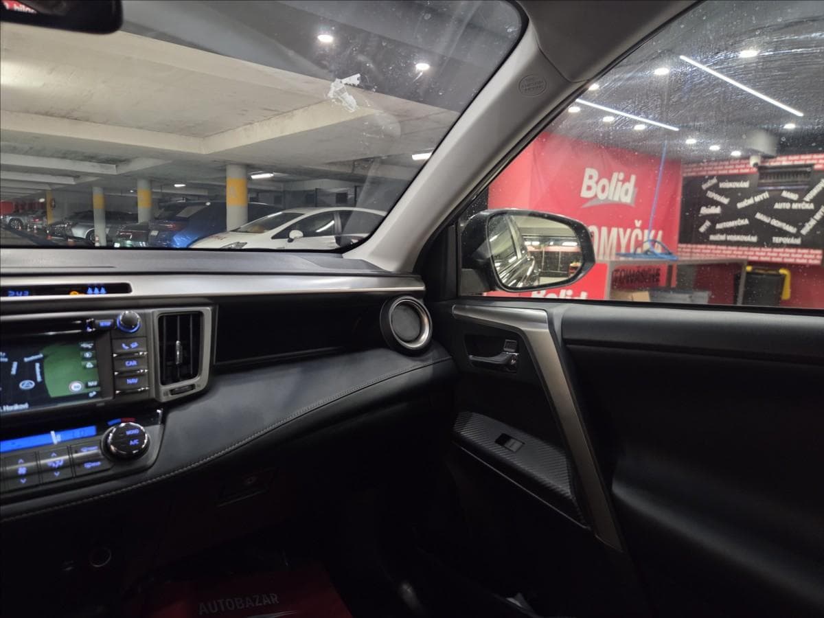2016 Toyota RAV4 - 8