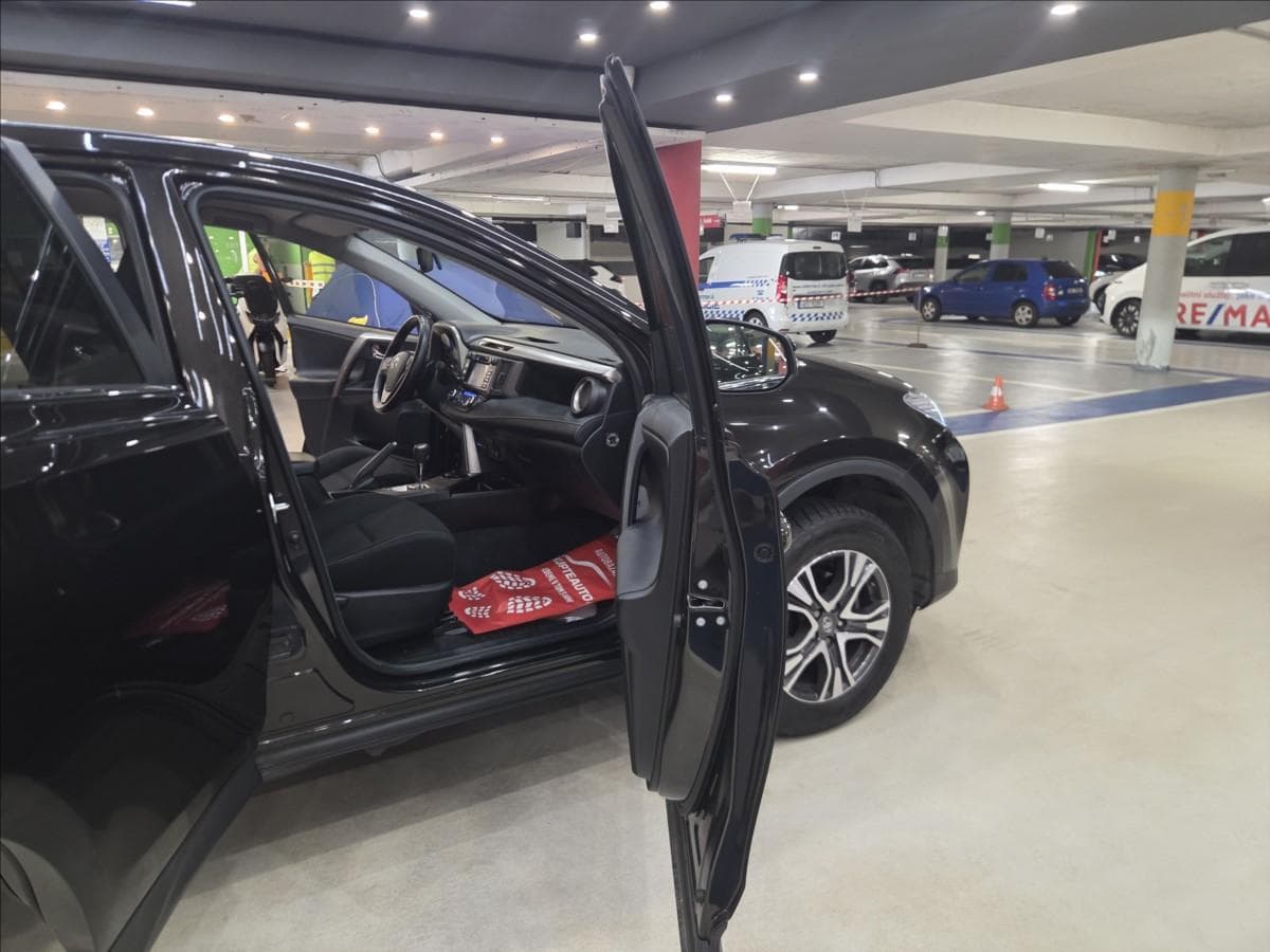 2016 Toyota RAV4 - 16