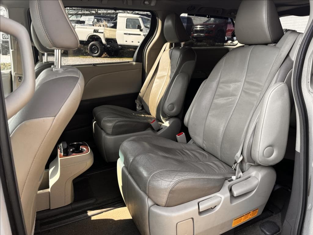 2013 Toyota SIENNA - 10