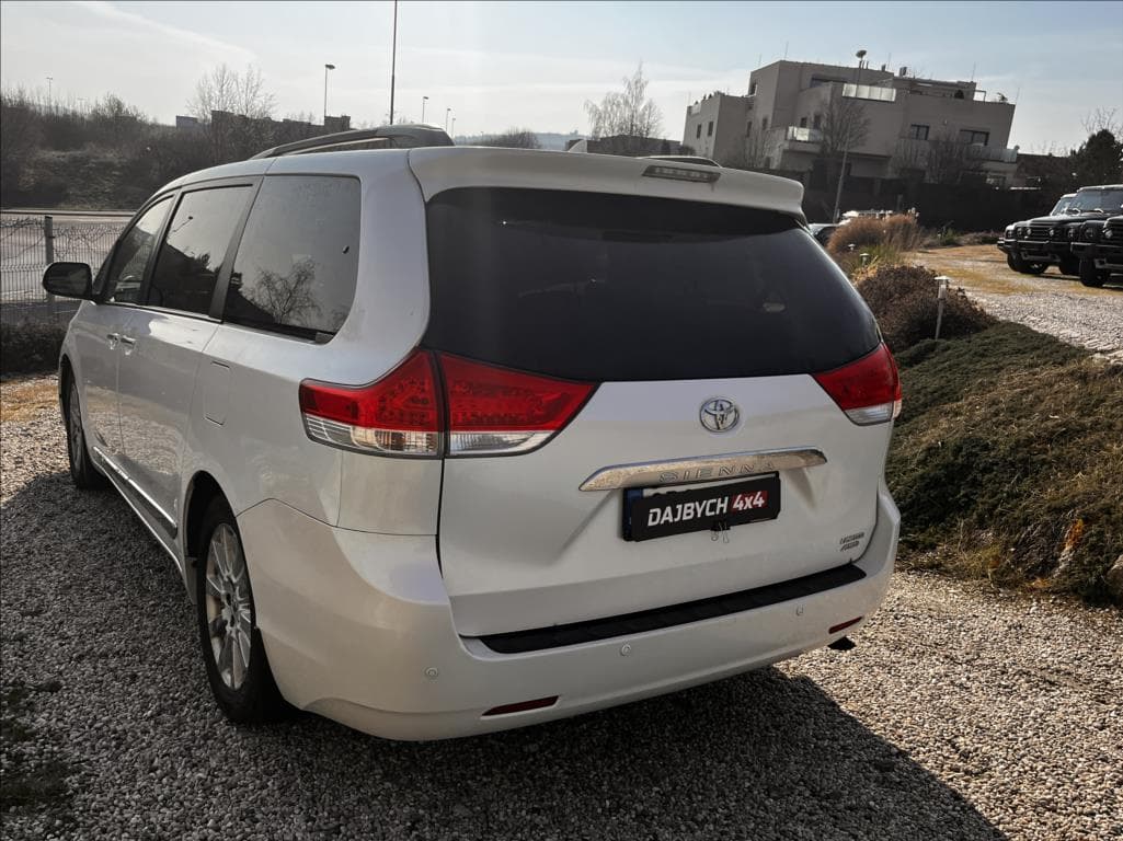 2013 Toyota SIENNA - 5