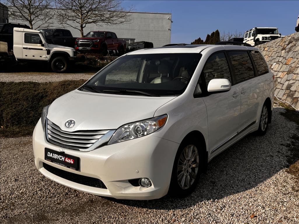 2013 Toyota SIENNA - 3